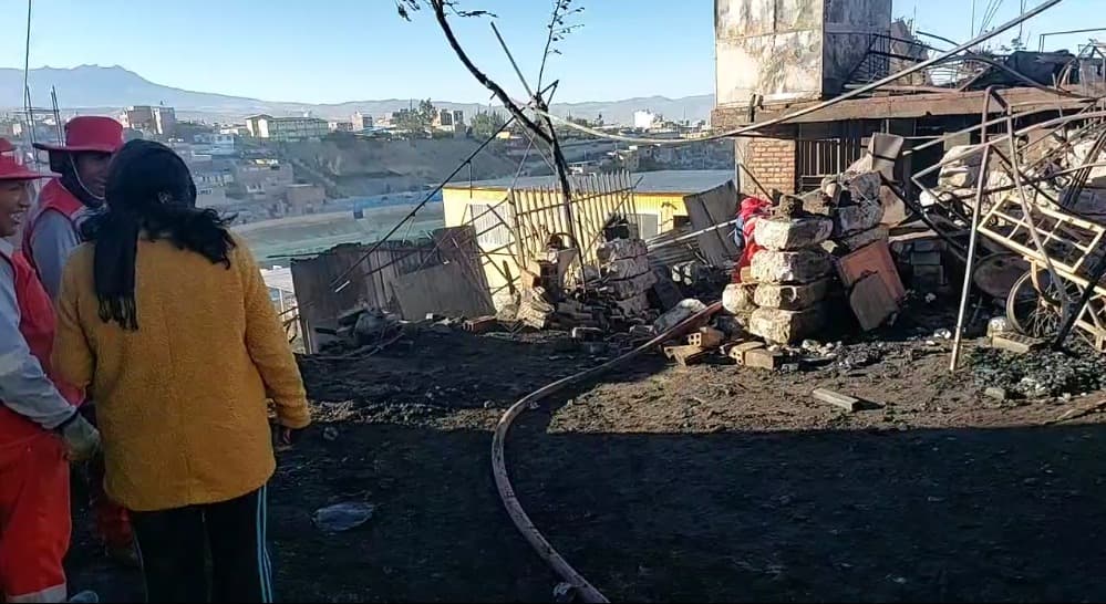 Familia recicladores lo pierde todo tras incendio en su vivienda en Cayma